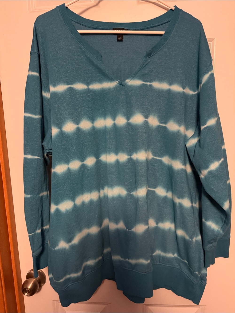 torrid 3x Teal and White Tie‑Dye V‑Neck Pullover